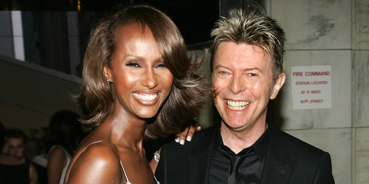 Iman hace comentario poco frecuente de la única hija de ella y David Bowie, 23, que es "gemela de papá" y tiene "increíbles" ojos iguales